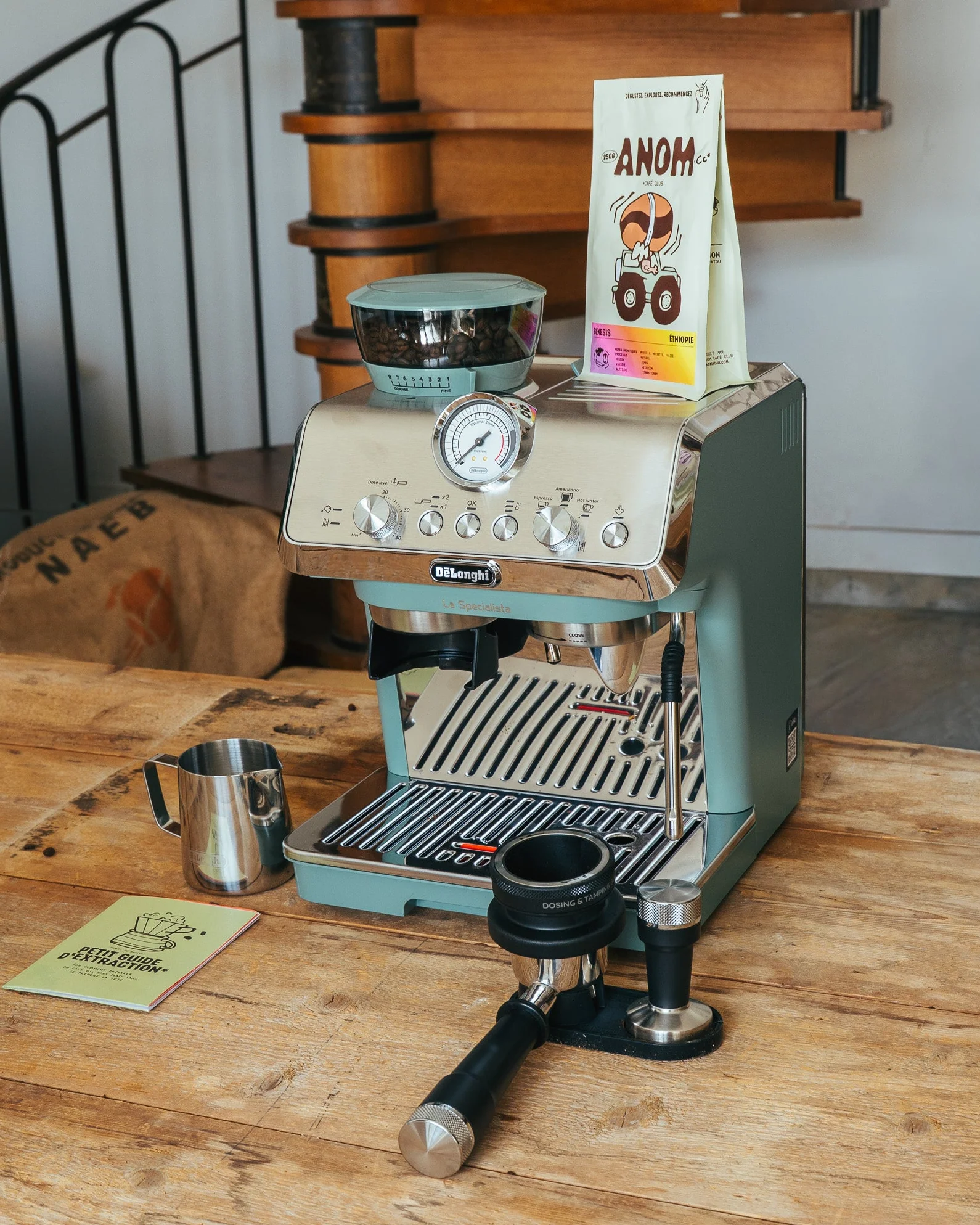 Machine De'Longhi Specialista Arte avec paquet Anom Café Club, tamper et guide d'extraction